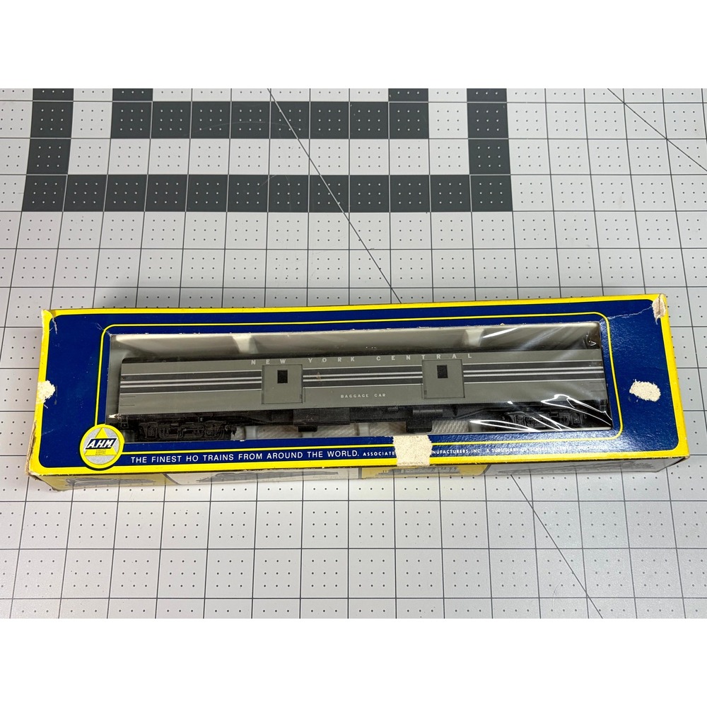 AHM HO Scale New York Central 1930 Smooth Side Baggage Car 6407-NYC Rivarossi